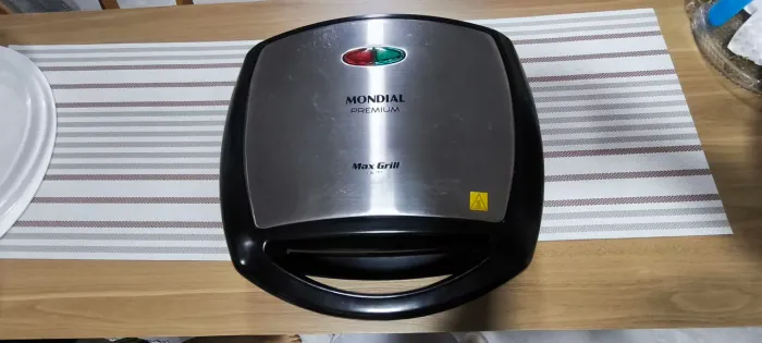 Sanduicheira Mondial Max Grill