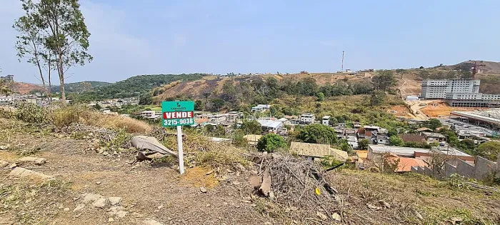 TERRENO 1.395 M ² - PRÓXIMO A PRAÇA DO BAIRRO E BAHAMAS.