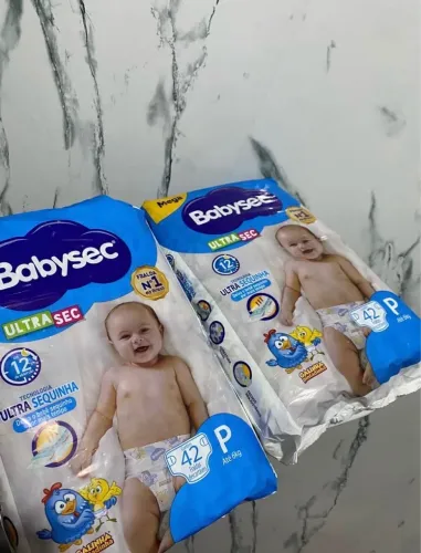 Vende-se 2 Pacotes de Fraldas BabySec