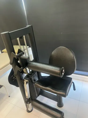 Cadeira flexora e extensora