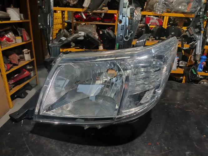 Farol esquerdo Toyota Hilux SW4 2012 2013 2014 2015