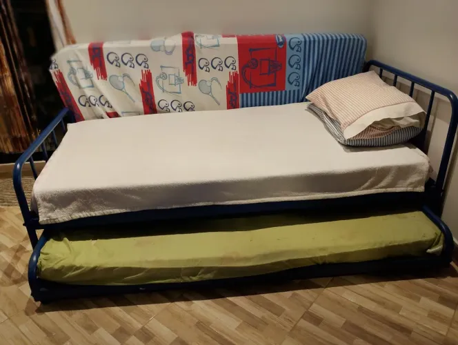 Cama com bicama e colchões