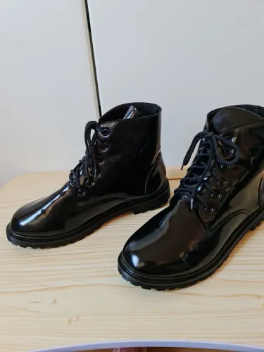 BOTA UNISSEX PRETA N. 38 NOVA, SEM USO