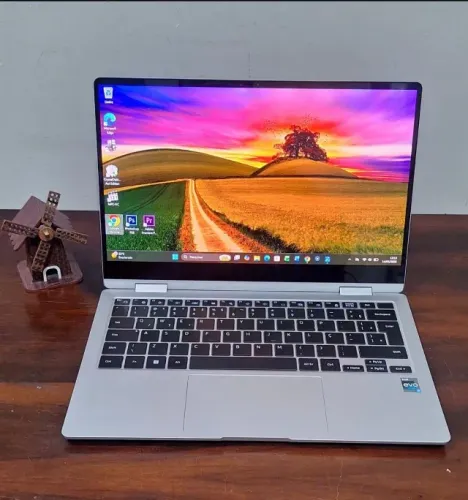 Samsung Galaxy Book2 360 i5 EVO Touchscreen Super AMOLED 13.3" Conversível Tablet