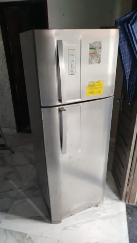 Geladeira frost free Electrolux gela bem a parte de cima a parte de baixo só está resfria