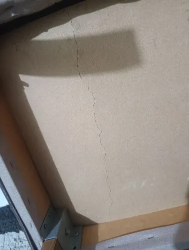 Mesa 4 cadeiras, cadeira com uma avaria as demais só lavagem
