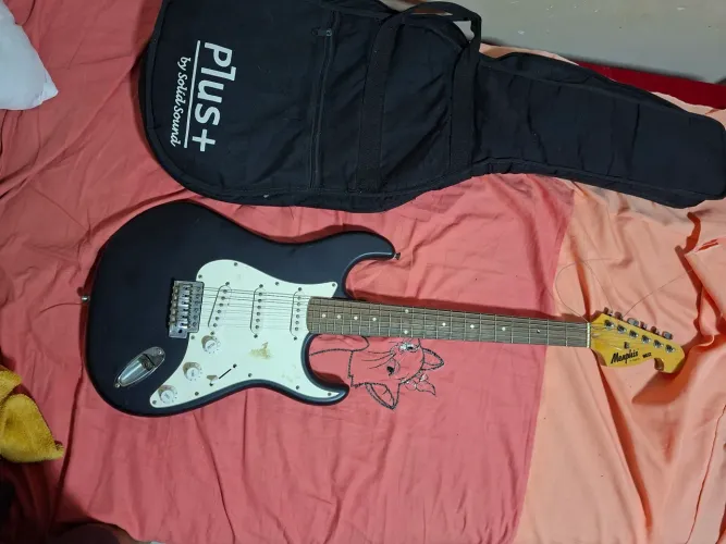 Guitarra stratocaster