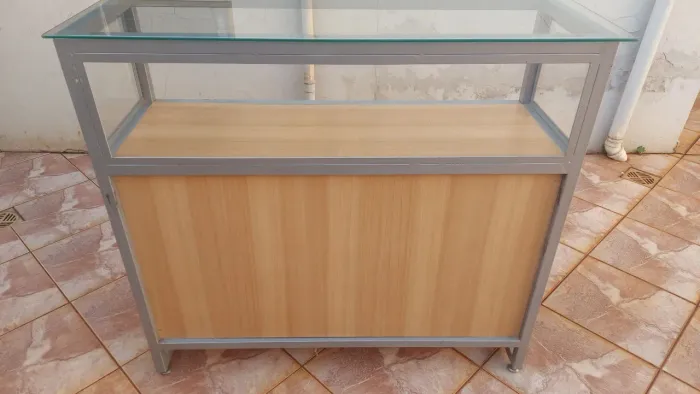 Balcão Vitrine com Gavetas