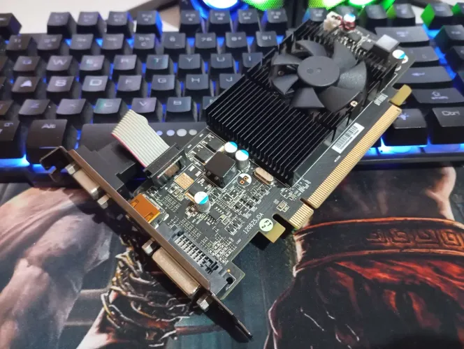 AMD Radeon R5 230 2GB