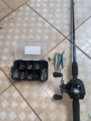 Vara de pesca com carretilhas