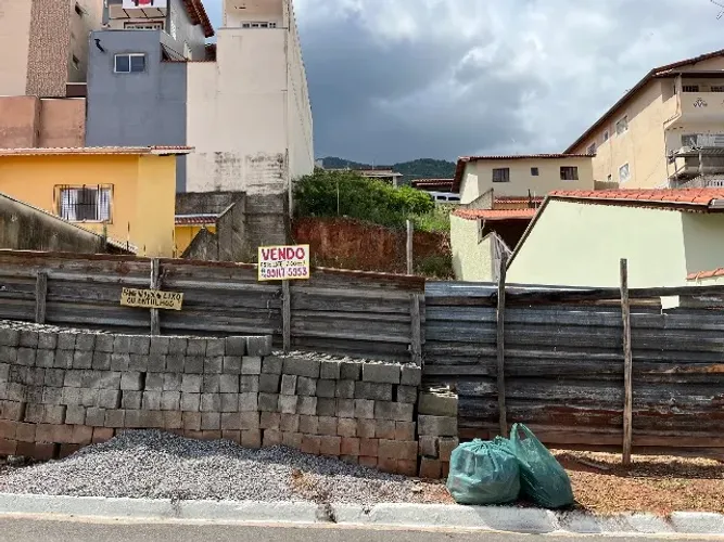 Terreno (200 m2) a venda - Parque dos Pássaros - Extrema -MG