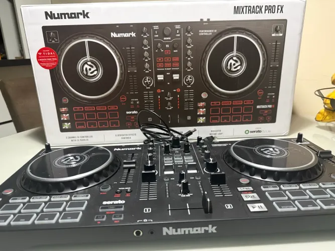 MESA DJ NUMARK MIXTRACK PRO FX (novinha)