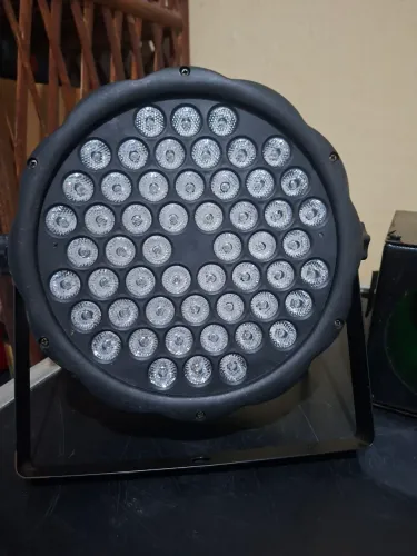 Kit iluminação com 3 itens / 1 parled dmx 1 estrobo 1 sequencial de luzes