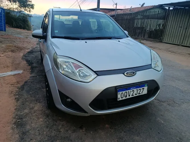 Ford Fiesta Sedan SE 1.6 8V Flex 4P 2014