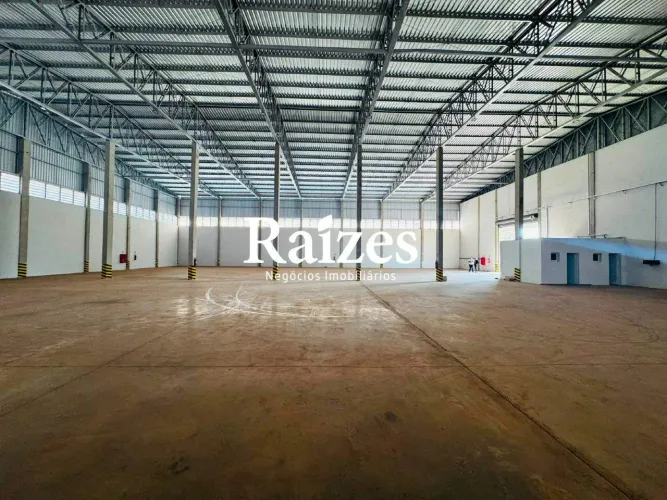 Galpão Comercial para Locação com 1.900m² na Principal Avenida do Sibipiruna em Araguari-M