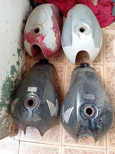 Tanques de moto em ótimo estado