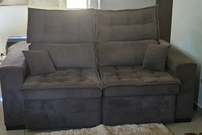 2 Sofás Semi Novos