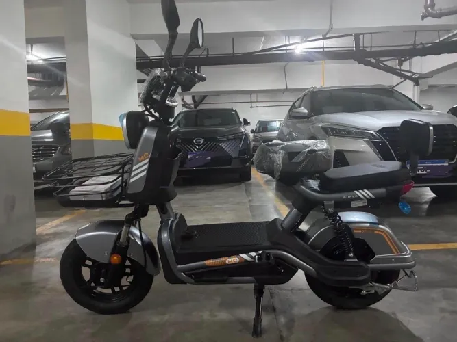 Moto elétrica autopropelido Moto Chefe cinza 800W seminova