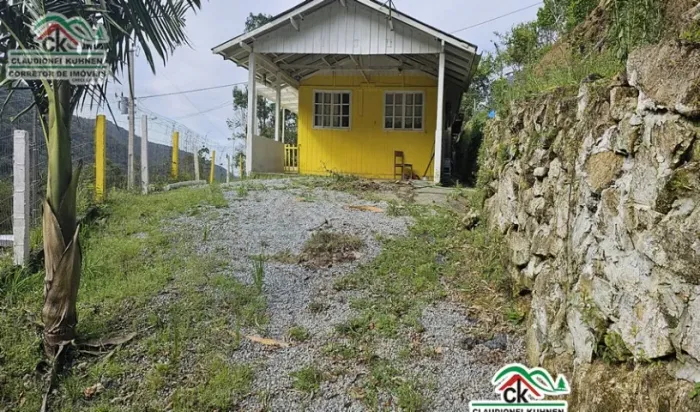 Chacara com casa 02 quartos e diversas frutíferas em Águas Mornas