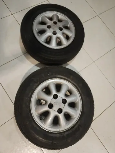 Par de rodas Aro 13 com Pneus