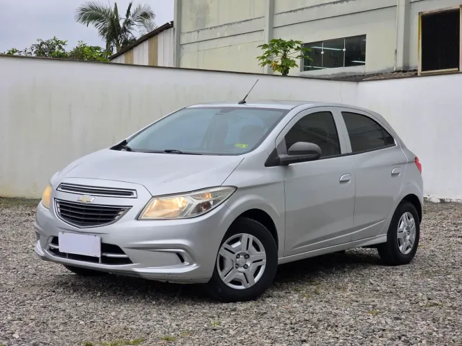 Chevrolet Onix Hatch LT 1.0 8V Flex Power Mec. 4P 2015