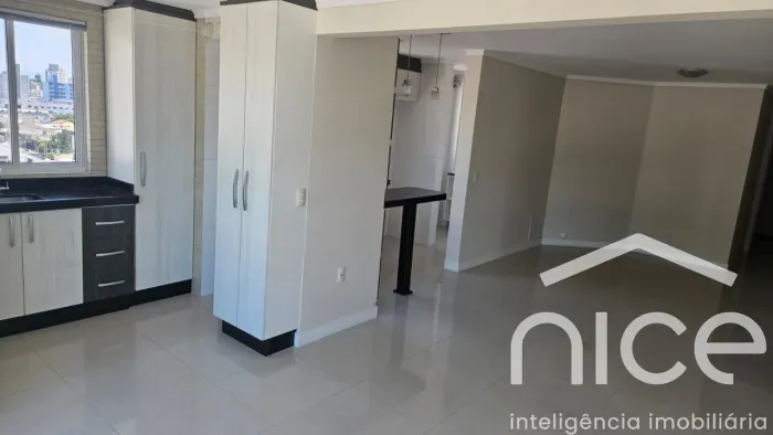 Apartamento semimobiliado, de 2 Dormitórios, sendo 1 Suíte, no bairro Centro, em Itajaí/SC