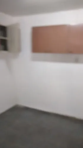 Alugo Casa de Fundos para Mulheres