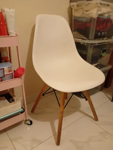 cadeira eames branca