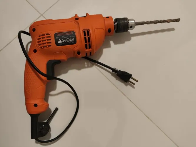 Furadeira Black and Decker