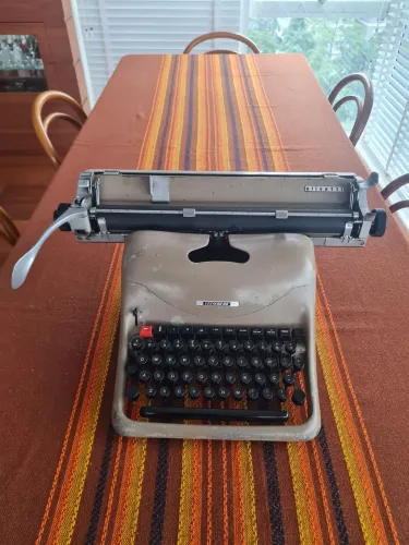 Máquina Olivetti Lexikon 80