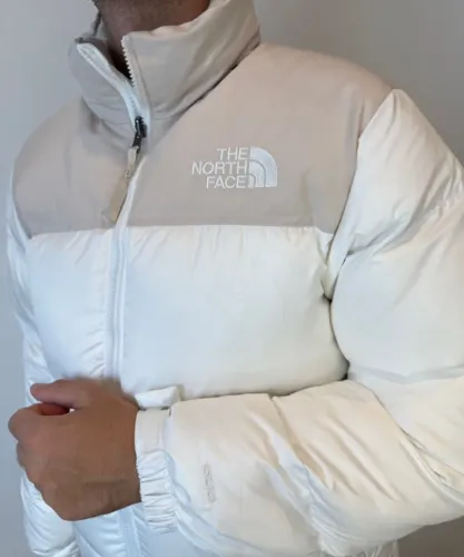 jaqueta the north face 1996 branco/bege