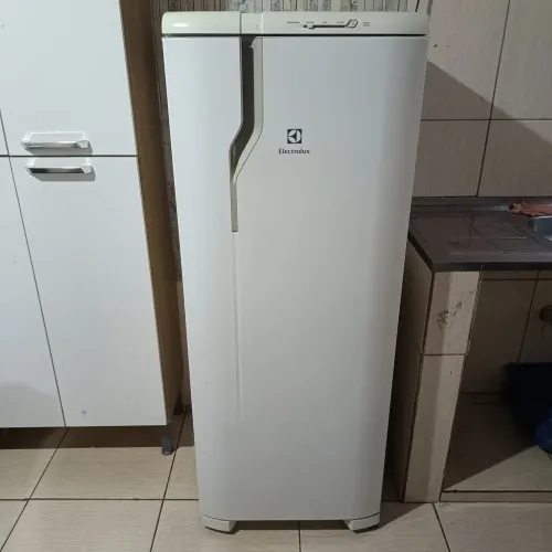 Geladeira Electrolux 240 Litros