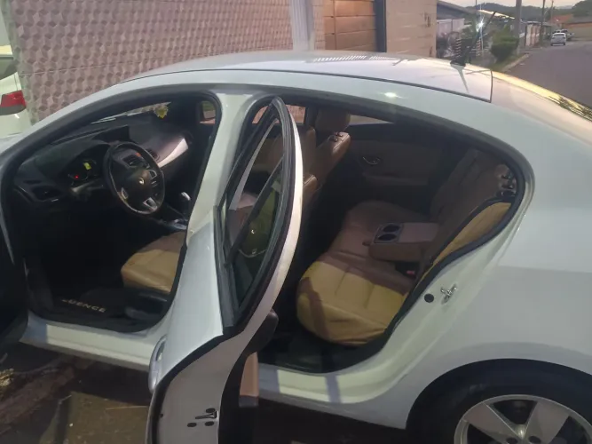 Renault Fluence Sed. Dynamique 2.0 16V Flex Aut. 2013