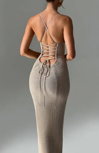 Vestido de crochê decotado