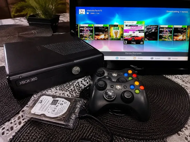 XBOX 360 SLIM DESBLOQUEADO RGH+ HD DE 500 GB COM AURORA+ 02 CONTROLES E JOGOS