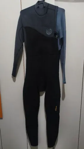 Rip Curl Flashbomb, modelo E5 Flashbomb com espessura de 3/2mm e costuras seladas.