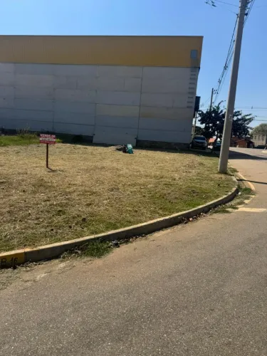 TERRENO DE ESQUINA 212m² NO IPEROZINHO - EXCELENTE OPORTUNIDADE SEMICOMERCIAL!