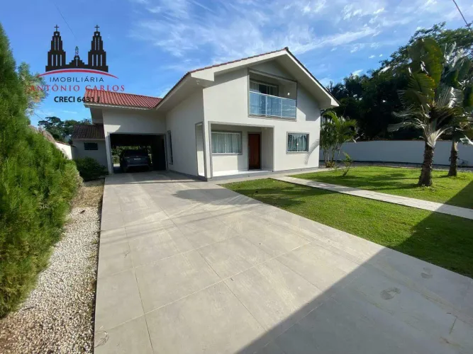 Casa à venda, com piscina, em Antônio Carlos/SC