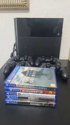 PlayStation 4 (4 controles e 5 jogos de brindes)