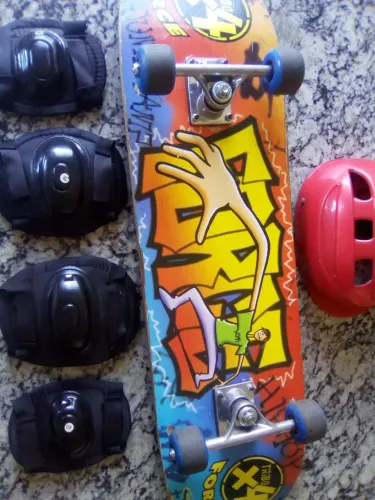 2 Skate Completo X4 Force + Kit de Proteção + Capacete
