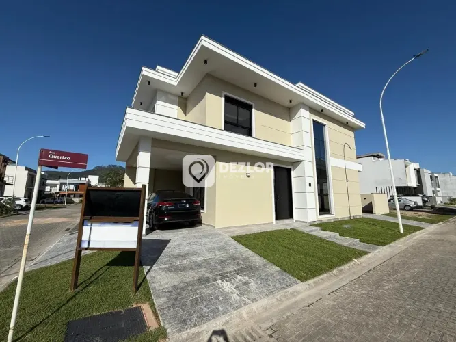 Casa à Venda no Deltaville, Biguaçu | 3 Quartos, 1 Suíte no Cond. Brisas Parque