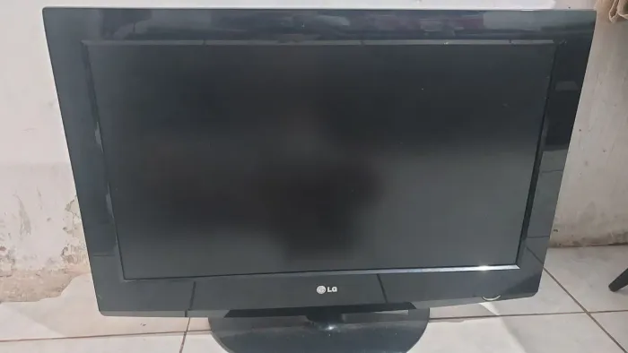 Vende-se televisão LG LCD modelo 32LG30r