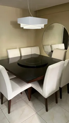 Mesa de jantar quadrada