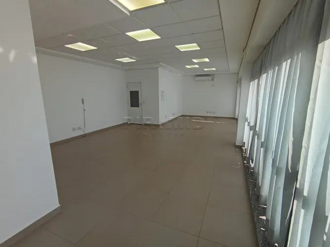 Sala comercial com 60.17m², no bairro Vila Tibério, Zona Oeste de Ribeirão Preto/SP;