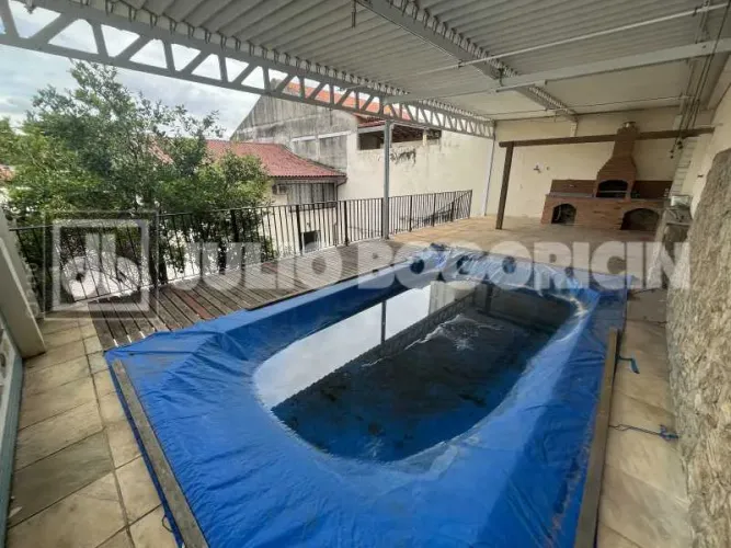Casa de rua : Duplex / Residencial / Jardim Guanabara