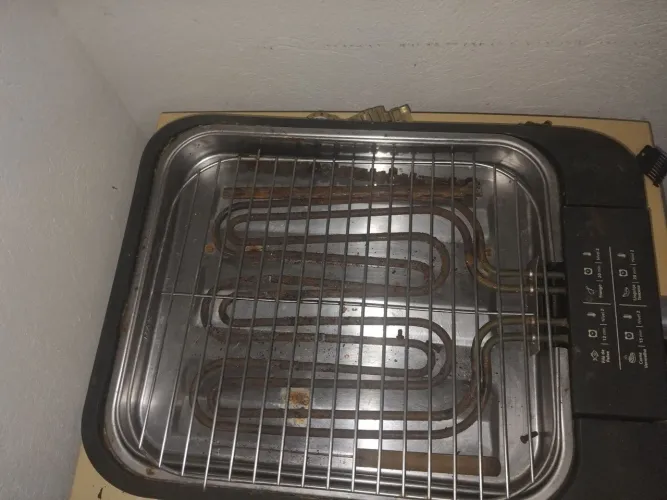 Churrasqueira eletrica philco pra vender logo funcionando