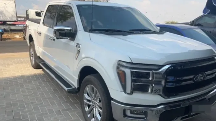 Ford F-150 Lariat 4X4 5.0 V8 2024