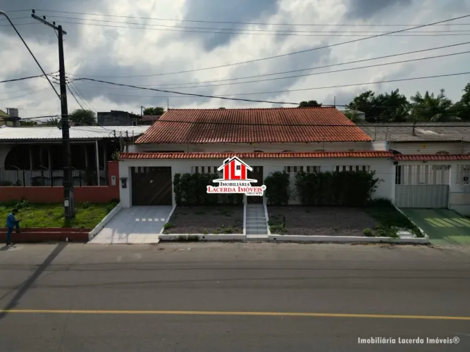 Casa no Conjunto Tiradentes 4 Quartos 367m² Com Piscina
