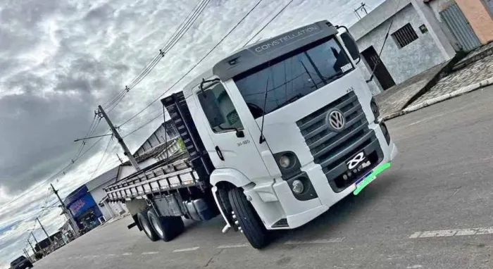 Caminhão 2009 VW 24250 (entrada 30 mil)
