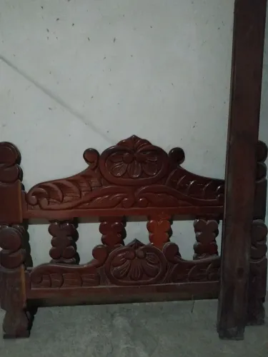 Vendo cama de madeira rústica